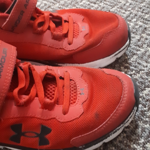 Under Armour Shoes Kids sz 3 Red EUC - Picture 3 of 9